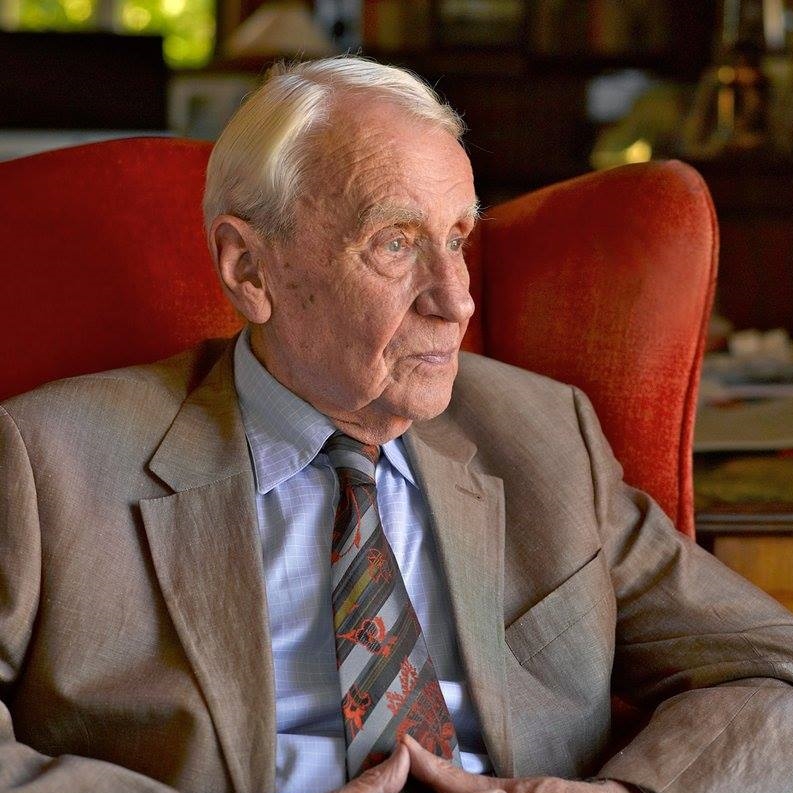 Christopher Tolkien, Keeper of His Father's Legacy, Dies at 95 - The New  York Times
