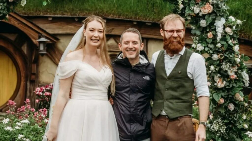 Photo credit: Cath Ullyett Photography/Instagram screenshot @cathullyettphotography)